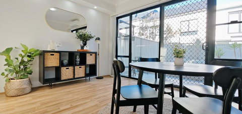 Brand New Furniture And Appliances In Quiet Street - Tourism Canberra 2