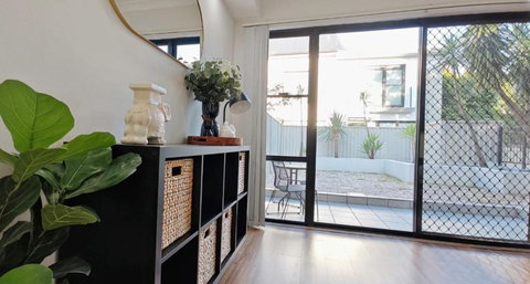 Brand New Furniture And Appliances In Quiet Street - Tourism Canberra 3