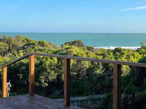 C4 Miles Beach Shack - Tourism Canberra 4