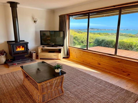 C4 Miles Beach Shack - Tourism Canberra 3