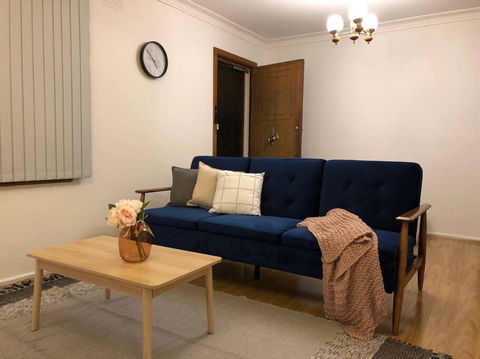 CAMPBELLTOWN HOLIDAY HOME 3 BED + FREE PARKING NCA039 - Tourism Canberra 3