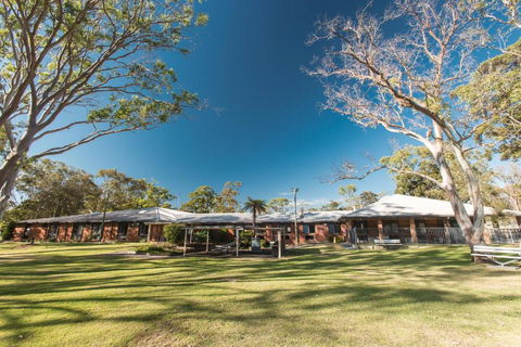 CATALINA Lake-front RETREAT - Tourism Canberra 1