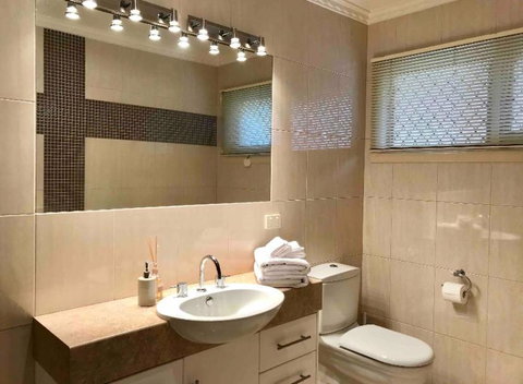 Cloud 9 Guest Suite - Tourism Canberra 3