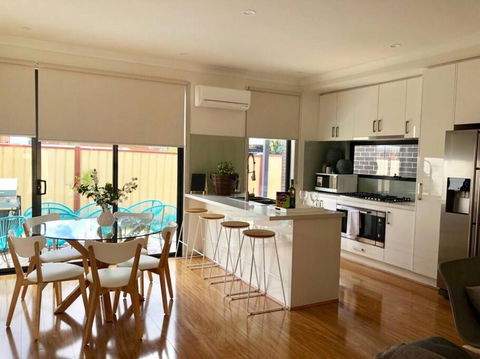 D111 Special Melbourne Retreat - Tourism Canberra 0
