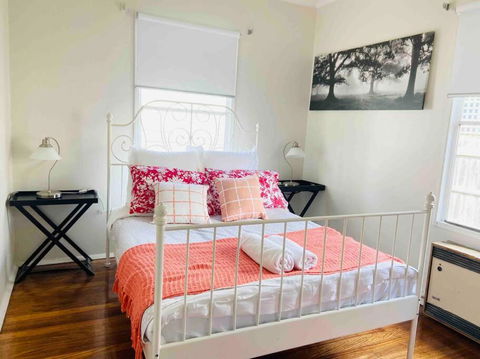 D122 Lovely London Home - Tourism Canberra 3