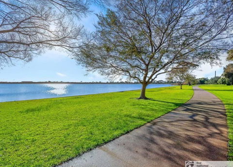 D132 Well Keep Secret Lake Home - Tourism Canberra 0