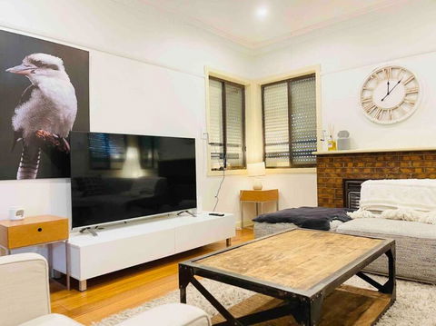 D139 Norfolk Cottage Stay - Tourism Canberra 0