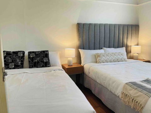 D139 Norfolk Cottage Stay - Tourism Canberra 3