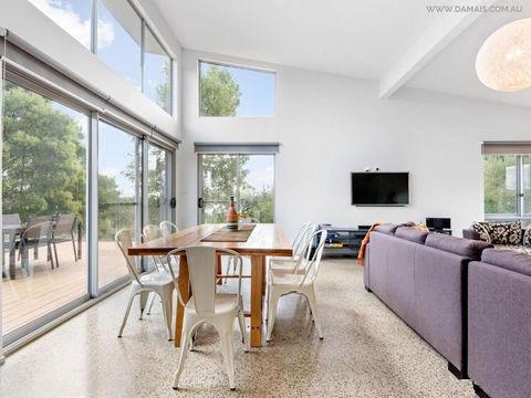 Damais - 4 King Or 8 Single Beds WiFi, Netflix, Alexa, Pet Friendly - Tourism Canberra 4