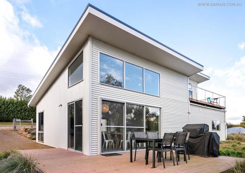 Damais - 4 King Or 8 Single Beds WiFi, Netflix, Alexa, Pet Friendly - Tourism Canberra 2