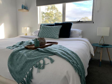 Damais - 4 King Or 8 Single Beds WiFi, Netflix, Alexa, Pet Friendly - Tourism Canberra 3