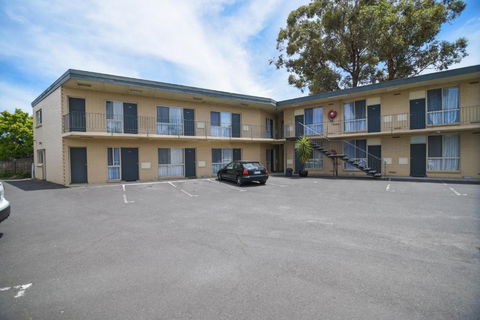Dandenong Motel - Tourism Canberra 1