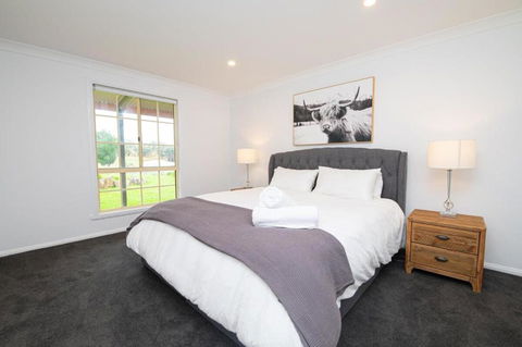 Darcy Brown House Modern Country Escape - Tourism Canberra 1