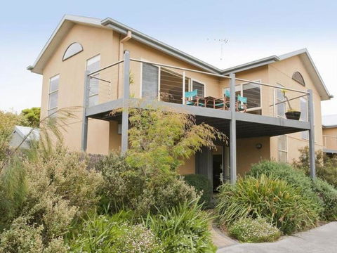Darian Townhouse 1 28 - Tourism Canberra 0