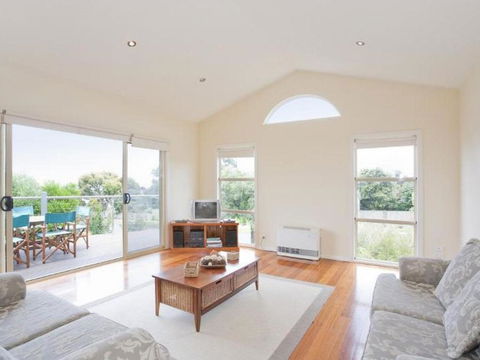 Darian Townhouse 1 28 - Tourism Canberra 1