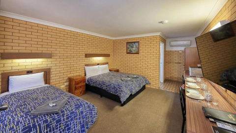 Darling River Motel - Tourism Canberra 4