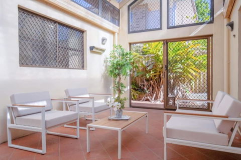 Decorated With Love 4BD Family House With Pool - Tourism Canberra 3