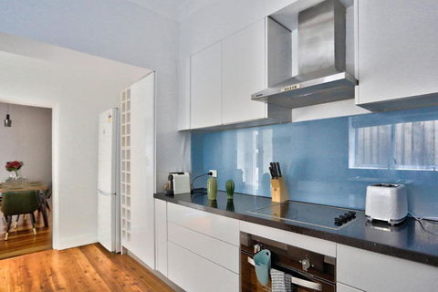 Darling Harbour 3 Bedroom House Glebe 2 E-Bikes Included - Tourism Canberra 3