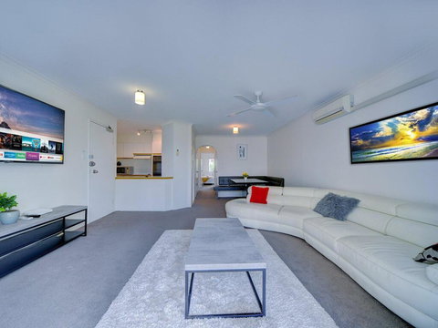 2BR Aloha Lane Main Beach Apartment - Tourism Canberra 0