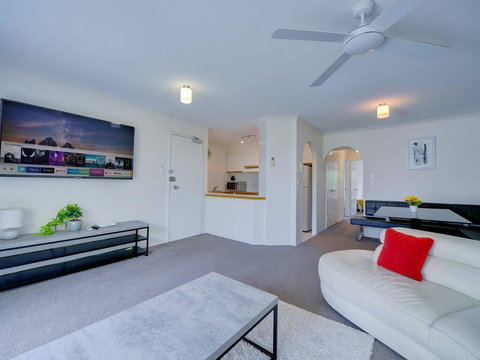 2BR Aloha Lane Main Beach Apartment - Tourism Canberra 1