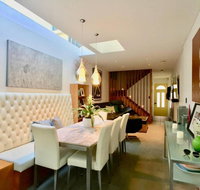 3 Storey Home Close Walk to Fox Studios SCG  City - Tourism Canberra