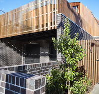 3-Bed House With Rooftop and Parking Near Yarra Park - Tourism Canberra