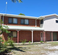 31 Bombala Crescent - Two storey home with covered outdoor deck fully fenced backyard. Pet friendly - Tourism Canberra
