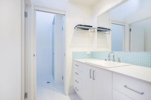 33 Bangalow - Narrawallee's Beautiful Bungalow - Tourism Canberra 1