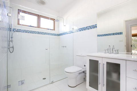 33 Bangalow - Narrawallee's Beautiful Bungalow - Tourism Canberra 3