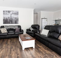 4 Bedroom Inner City Townhouse - SLEEPS 9  - Tourism Canberra