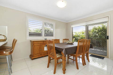 44 Oaks Avenue, No:4 - Tourism Canberra 2