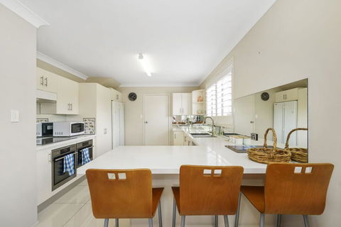 44 Oaks Avenue, No:4 - Tourism Canberra 1