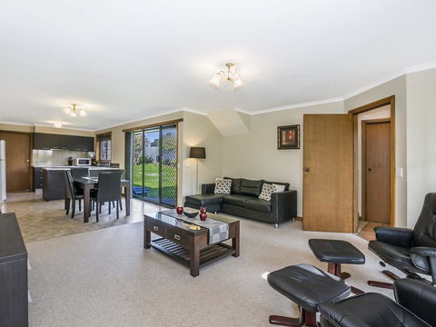 45 On REGENT - Tourism Canberra 0