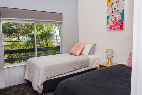 454 Charlton Esplanade Apartment - Tourism Canberra 1