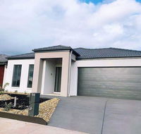 4Bed 2Bath Cozy Guesthouse in Tarneit - Tourism Canberra