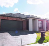 5 Bed 2 Bath big house - Tourism Canberra