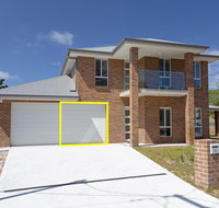 5 Bent Street - huge house with Foxtel  Aircon - Tourism Canberra