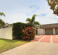6 Petrie Ave Marcoola Pet Friendly Linen supplied - Tourism Canberra