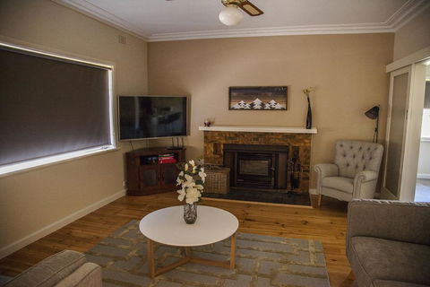 725 Myrtleford-Yackandandah Road - Tourism Canberra 2