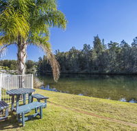 77 Lake Entrance Rd - Waterfront Wonder - Tourism Canberra