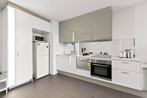 A Bright & Airy CBD Apt Next To Southern Cross - Tourism Canberra 2