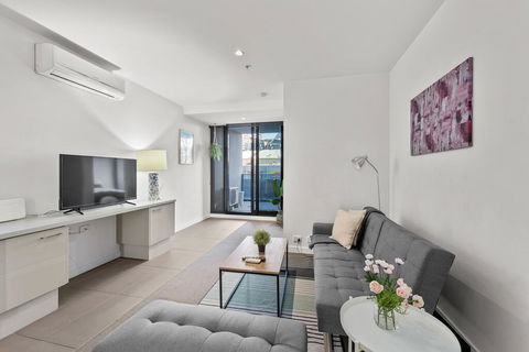A Bright & Airy CBD Apt Next To Southern Cross - Tourism Canberra 0