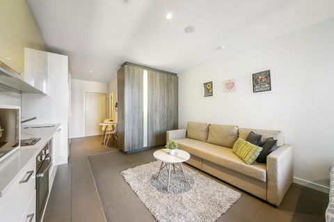 A Charming Studio With Stunning City Views - Tourism Canberra 1