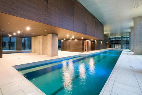 A Charming Studio With Stunning City Views - Tourism Canberra 3