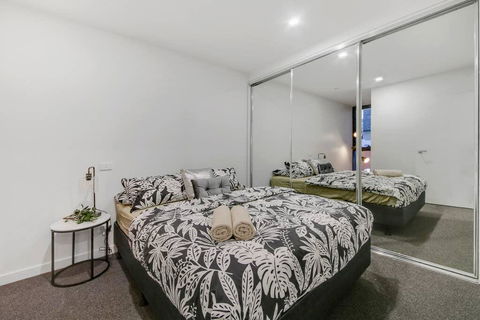 A Modern 2BR Apt, 5-min Walk To Melbourne Central - Tourism Canberra 1