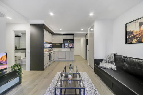 A Modern 2BR Apt, 5-min Walk To Melbourne Central - Tourism Canberra 0