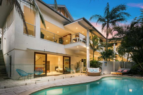 A PERFECT STAY - Beachcomber Blue - Tourism Canberra 0
