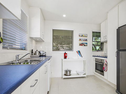 A Stylish Apartment With Noosa Views! - Unit 6 Yaringa 29 Noosa Drive - Tourism Canberra 3