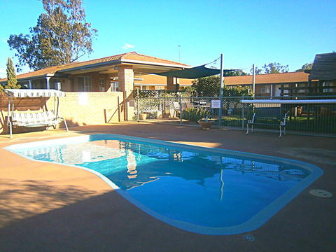 Aaron Inn Motel - Tourism Canberra 0