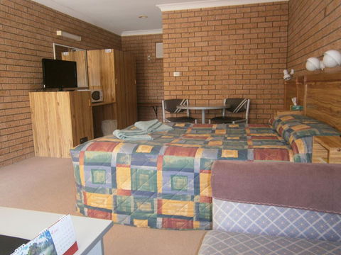 Aaron Inn Motel - Tourism Canberra 2